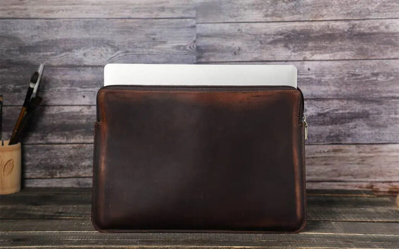 BUGOLINI Antonio - Leather Laptop Cover - Extra storage spaces - Echt Leder - Sleevetas - Made for 13.3 inch laptop for Macbook -Bruin - Image 8