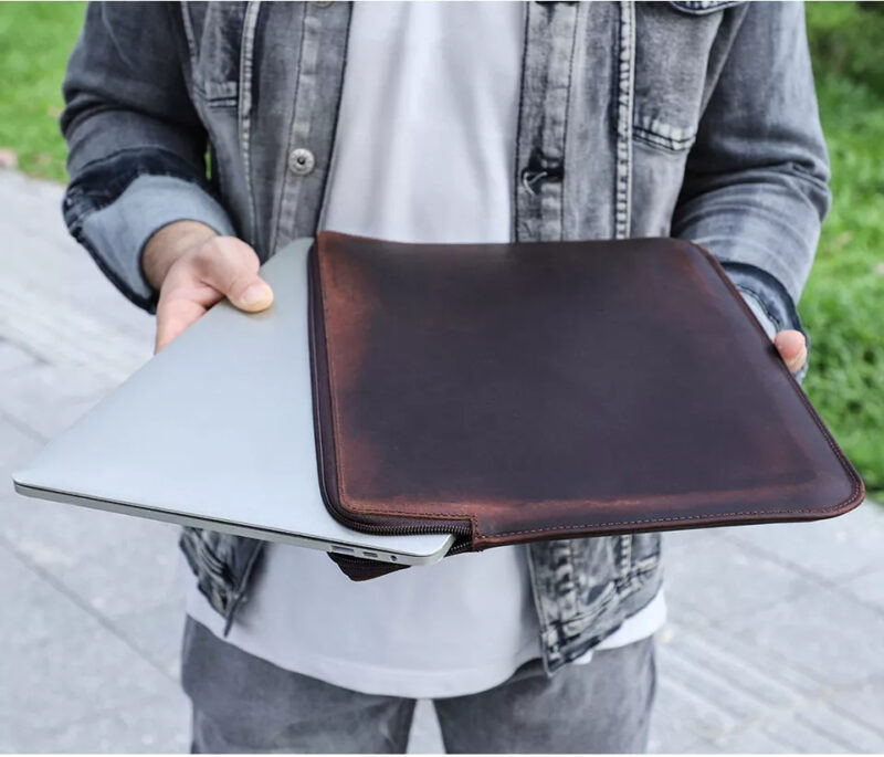BUGOLINI Antonio - Leather Laptop Cover - Extra storage spaces - Echt Leder - Sleevetas - Made for 13.3 inch laptop for Macbook -Bruin - Image 13
